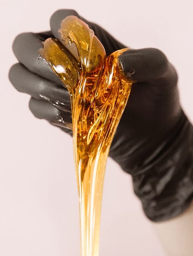 Sugaring hårborttagning Forshaga som är en skonsam och naturlig hårborttagningsmetod vaxning i Forshaga intimvaxning benvaxning sugaring studio bellus 